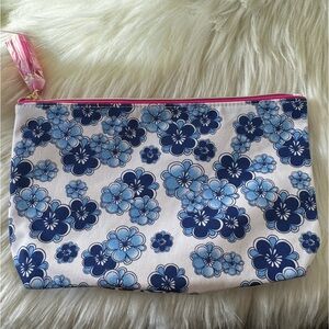 NEW Estée Lauder Cosmetic Pouch